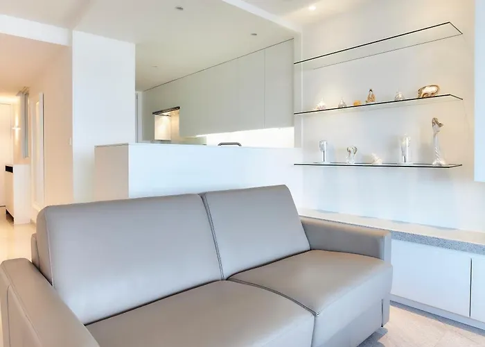 Lecomte - The Shoreline 74 아파트